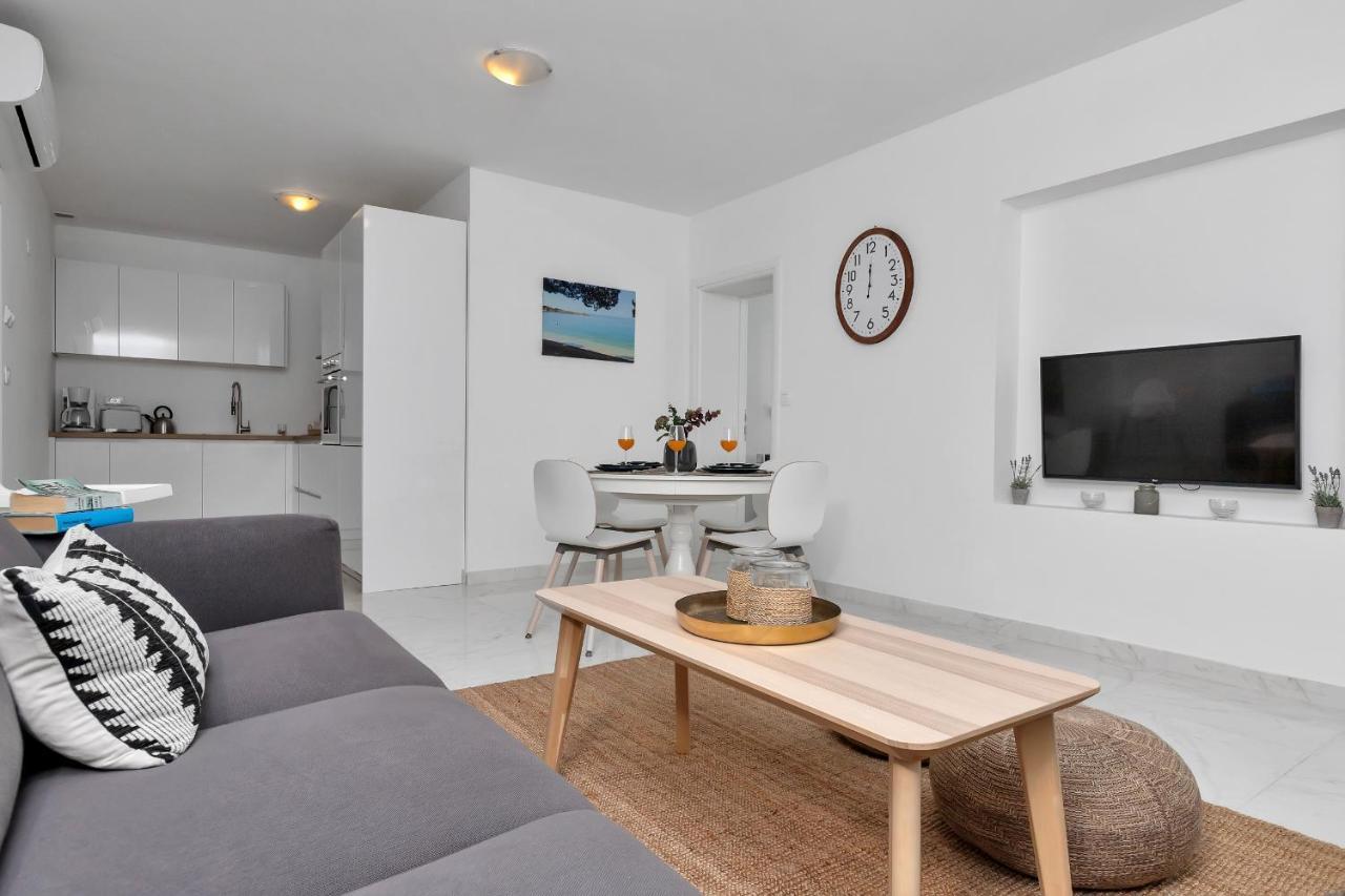 Apartment Lotte With Private Pool In The City Center! Makarska Exterior foto