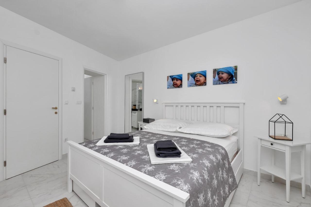 Apartment Lotte With Private Pool In The City Center! Makarska Exterior foto